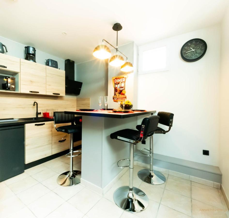 Apartment Centre Historique - Free Parking - Self Checkin - Wifi - Industriel - Sleepntripbeziers *